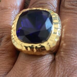 Luxurious Gold Ring with Deep Blue Gemstone